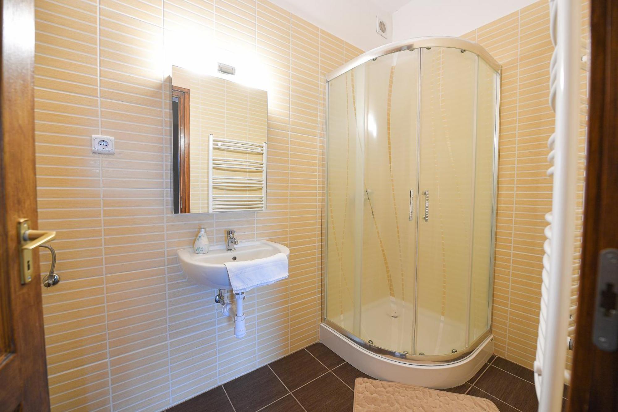 Kokusz Apartmanok Эгер Номер фото