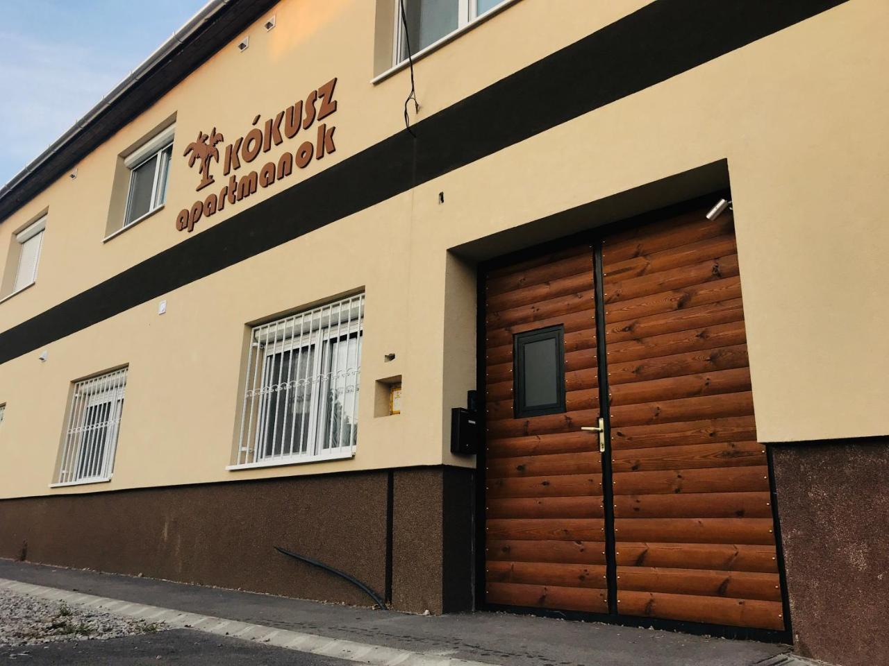 Kokusz Apartmanok Эгер Экстерьер фото
